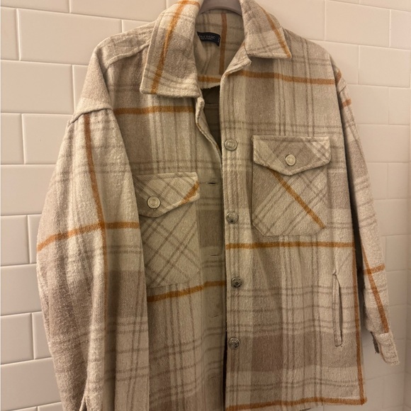 Oversize shirt in beige/ white and yellow ! Keeps you warm - Picture 1 of 1